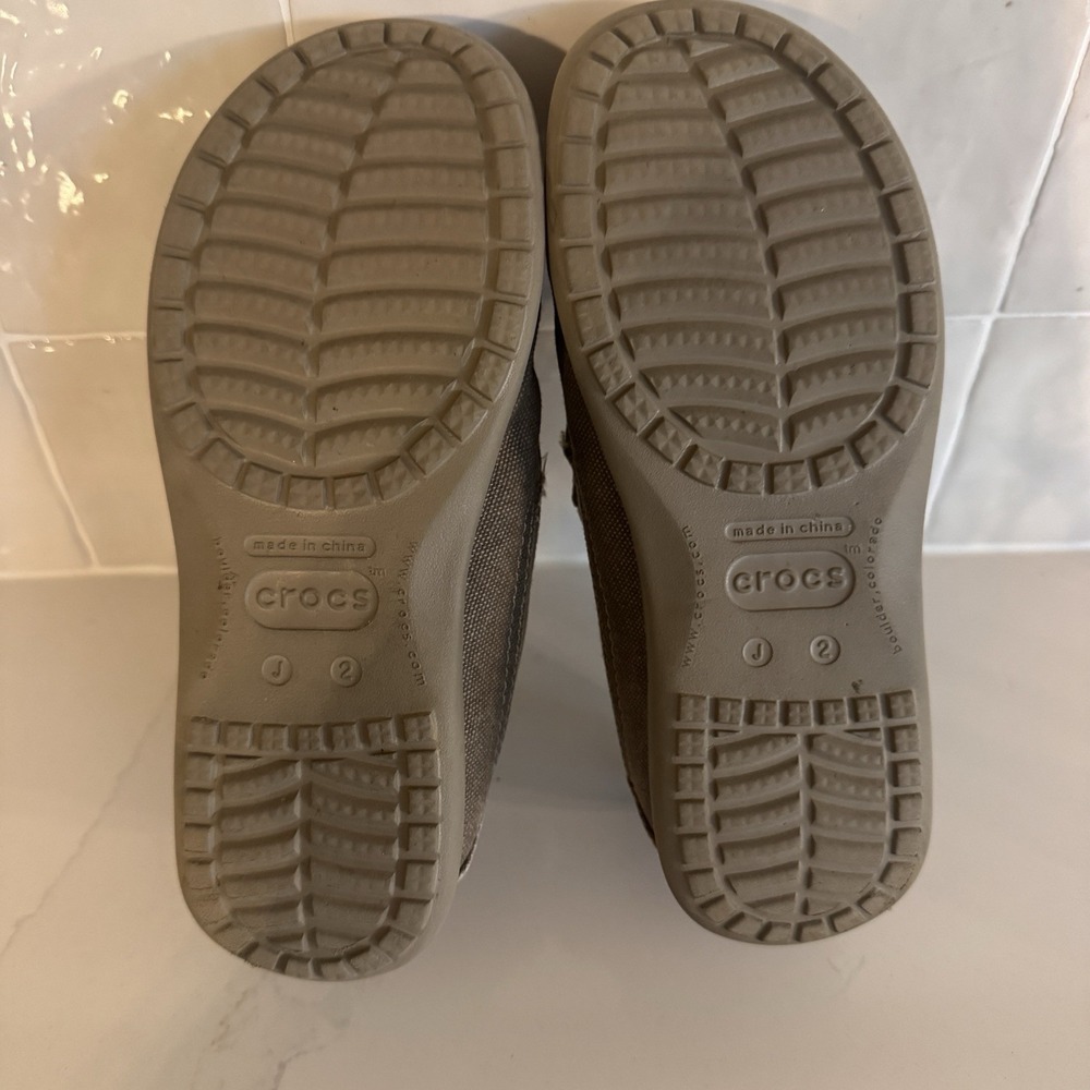 Crocs Santa Cruz Canvas Slip On Loafer Boys J2 Khaki Tan‎ - Picture 6 of 7